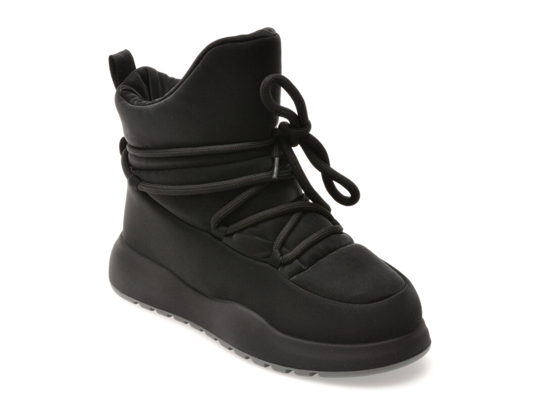 Ghete EPICA negre, 2025, din material textil Ghete EPICA negre, 2025, din material textil