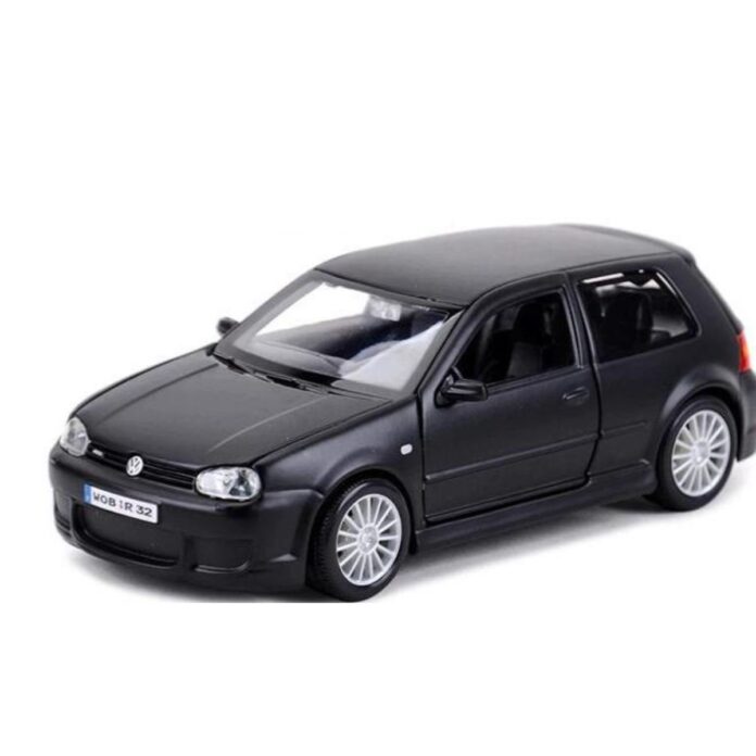 Masinuta Maisto Volkswagen Golf R32 1:24 Masinuta Maisto Volkswagen Golf R32 1:24