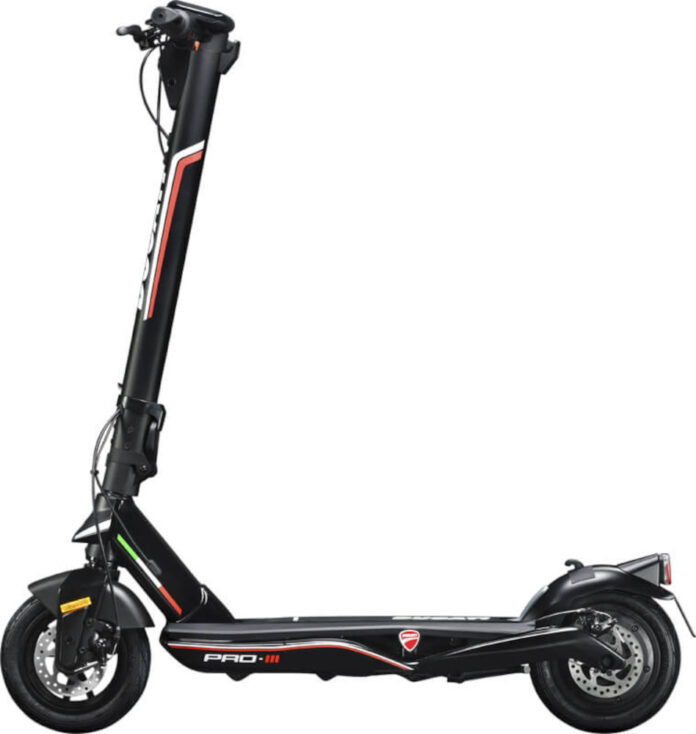 Trotineta electrica Ducati, PRO-III, 350W, Autonomie 50 Km, Viteza maxima 25 Km/h, lumini semnalizare Trotineta electrica Ducati, PRO-III, 350W, Autonomie 50 Km, Viteza maxima 25 Km/h, lumini semnalizare
