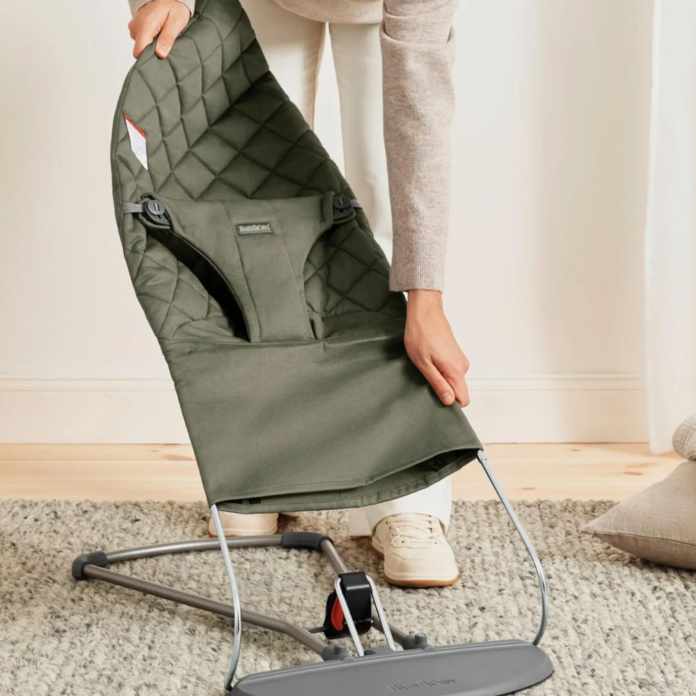 Balansoar Bliss BabyBjorn Black din tesatura matlasata cu aspect Clasic Balansoar Bliss BabyBjorn Black din tesatura matlasata cu aspect Clasic
