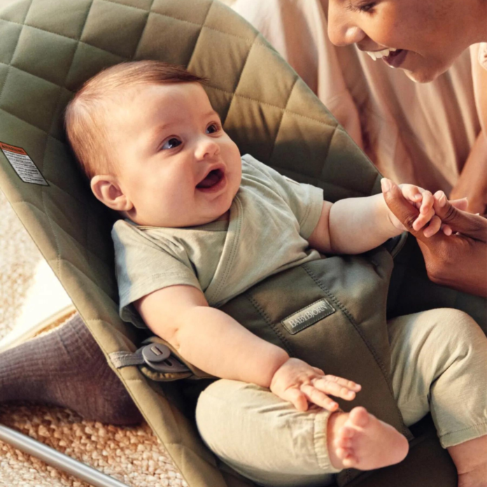 Balansoar Bliss BabyBjorn Black din tesatura matlasata cu aspect Clasic Balansoar Bliss BabyBjorn Black din tesatura matlasata cu aspect Clasic