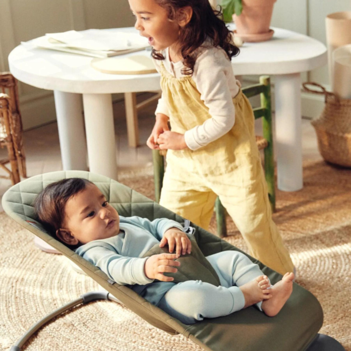 Balansoar Bliss BabyBjorn Black din tesatura matlasata cu aspect Clasic Balansoar Bliss BabyBjorn Black din tesatura matlasata cu aspect Clasic