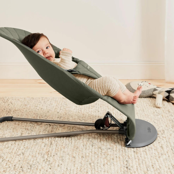 Balansoar Bliss BabyBjorn Black din tesatura matlasata cu aspect Clasic Balansoar Bliss BabyBjorn Black din tesatura matlasata cu aspect Clasic