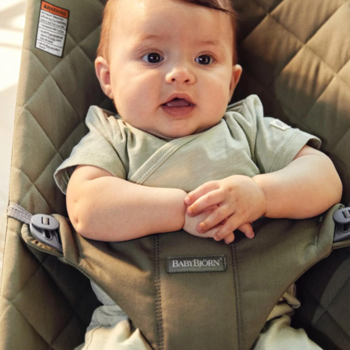 Balansoar Bliss BabyBjorn Black din tesatura matlasata cu aspect Clasic Balansoar Bliss BabyBjorn Black din tesatura matlasata cu aspect Clasic