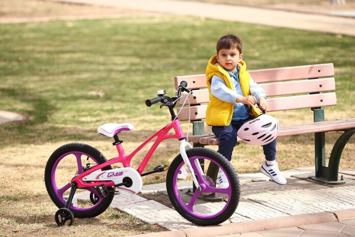 Bicicleta pentru copii Royal Baby 16 inch Galaxy G1601C RozAlb 4-6 ani cu roti ajutatoare si frana pe disc