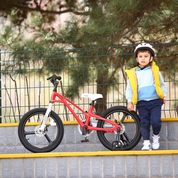 Bicicleta pentru copii Royal Baby Galaxy G1801C 18 inch RosuAlb 5-7 ani, Cadru Magneziu, Frane Disc, Roti Ajutatoare Bicicleta pentru copii Royal Baby Galaxy G1801C 18 inch RosuAlb 5-7 ani, Cadru Magneziu, Frane Disc, Roti Ajutatoare