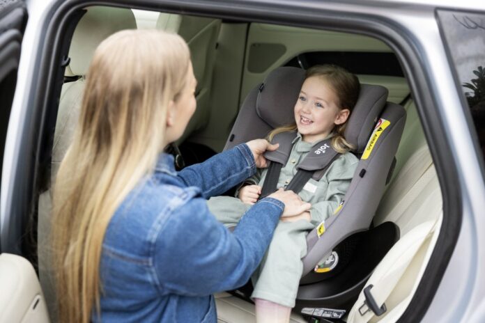 Scaun auto Joie i-Pivot 360 Thunder, 40-105 cm, certificat R129 si testat ADAC Scaun auto Joie i-Pivot 360 Thunder, 40-105 cm, certificat R129 si testat ADAC