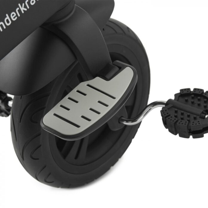 Tricicleta pentru copii Kinderkraft Easytwist Black cu scaun reversibil, pozitie de somn, cauciucuri PU, protectie UV de la varsta de 9 luni Tricicleta pentru copii Kinderkraft Easytwist Black cu scaun reversibil, pozitie de somn, cauciucuri PU, protectie UV de la varsta de 9 luni