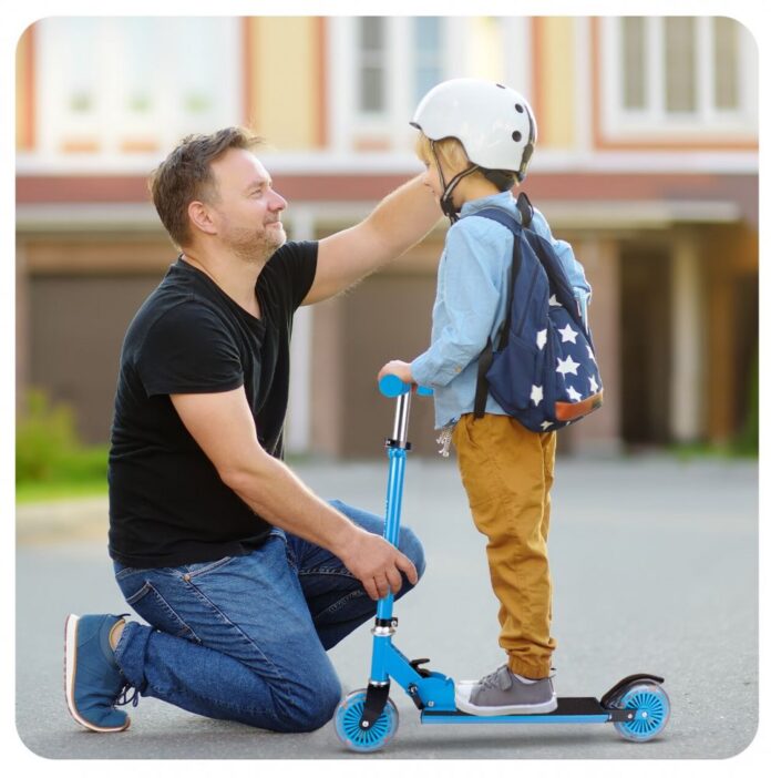 Trotineta pliabila si reglabila pentru copii Malplay Blue, echipata cu lumini LED Trotineta pliabila si reglabila pentru copii Malplay Blue, echipata cu lumini LED