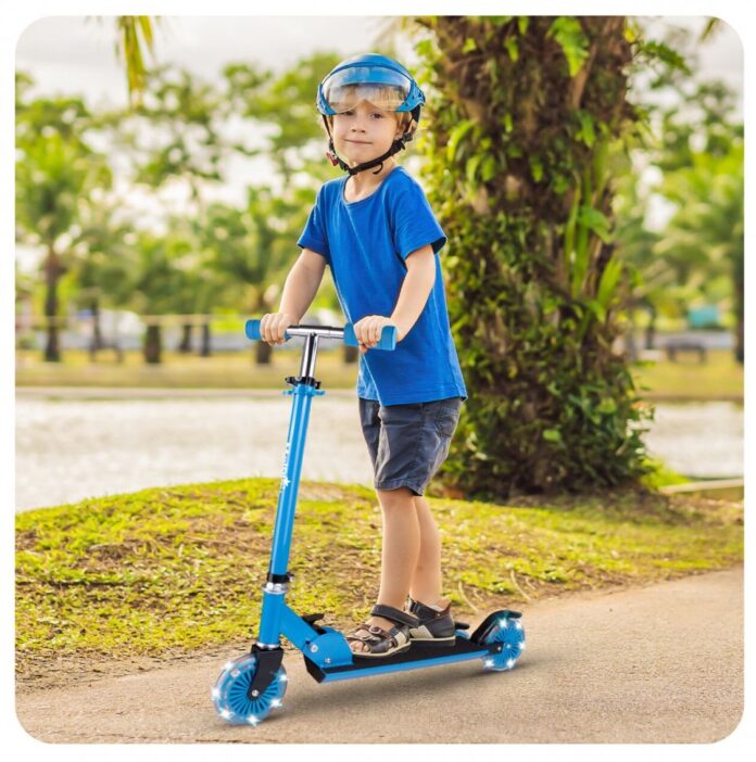 Trotineta pliabila si reglabila pentru copii Malplay Blue, echipata cu lumini LED Trotineta pliabila si reglabila pentru copii Malplay Blue, echipata cu lumini LED
