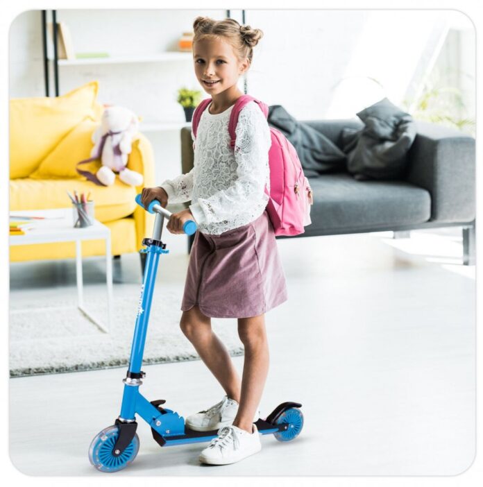 Trotineta pliabila si reglabila pentru copii Malplay Blue, echipata cu lumini LED Trotineta pliabila si reglabila pentru copii Malplay Blue, echipata cu lumini LED
