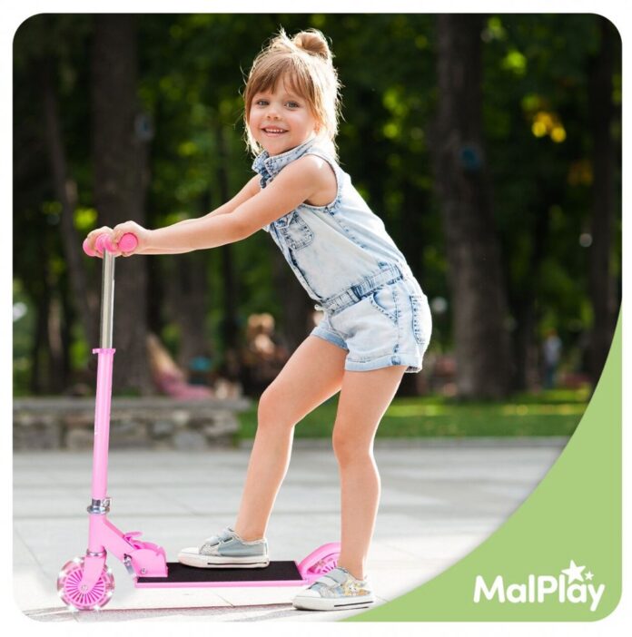 Trotineta pliabila si reglabila pentru copii Malplay Pink, cu lumini LED Trotineta pliabila si reglabila pentru copii Malplay Pink, cu lumini LED