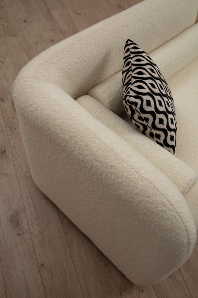 Canapea 3 locuri Victoria Crem 228x74x90 cm Canapea 3 locuri Victoria Crem 228x74x90 cm