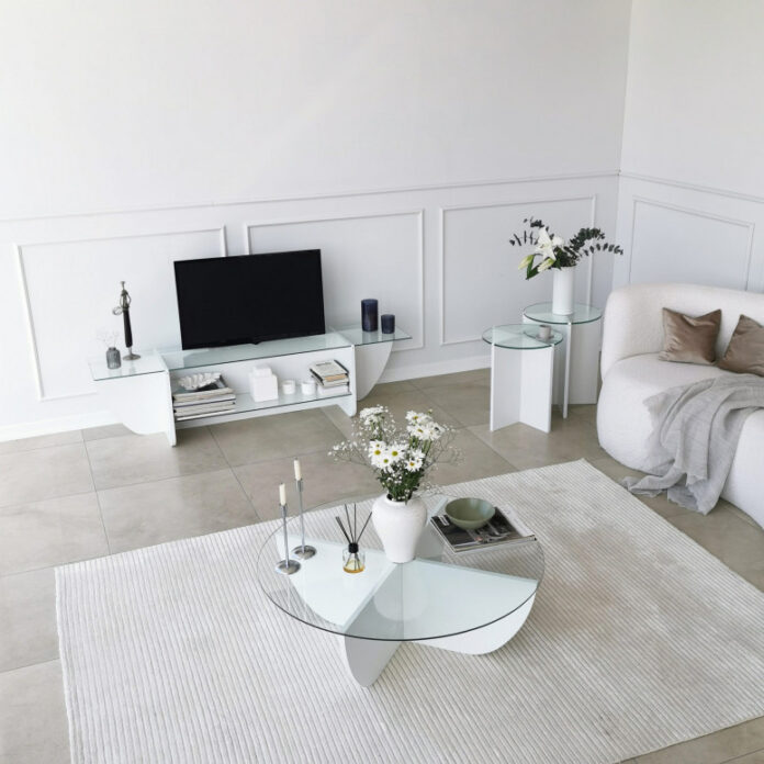 Comoda TV Salvador, Model Lily, 158x40x35 cm, Alb Comoda TV Salvador, Model Lily, 158x40x35 cm, Alb