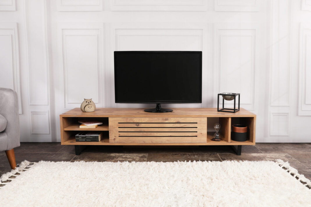 Comoda TV Salvador, Model Safir, 160x35x40 cm, Pin atlantic Comoda TV Salvador, Model Safir, 160x35x40 cm, Pin atlantic