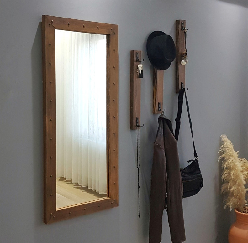 Cuier cu oglinda Model Hunter, Nuc, 68x6x110 cm Cuier cu oglinda Model Hunter, Nuc, 68x6x110 cm