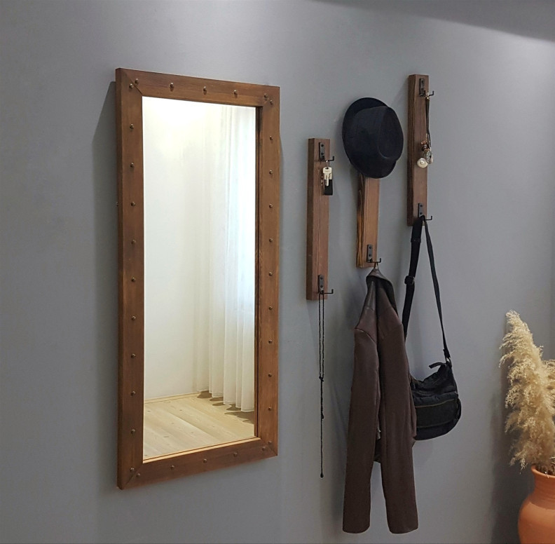 Cuier cu oglinda Model Hunter, Nuc, 68x6x110 cm Cuier cu oglinda Model Hunter, Nuc, 68x6x110 cm