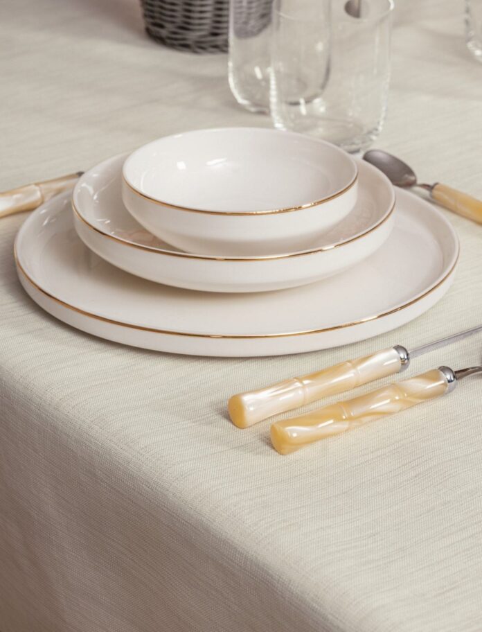 Fata de Masa Model Plain 160 Cream Fata de Masa Model Plain 160 Cream
