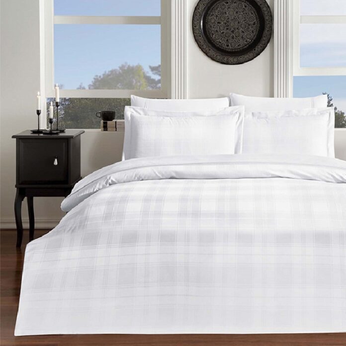 Lenjerie Jacquard Carly Alb (Satin Deluxe) Lenjerie Jacquard Carly Alb (Satin Deluxe)
