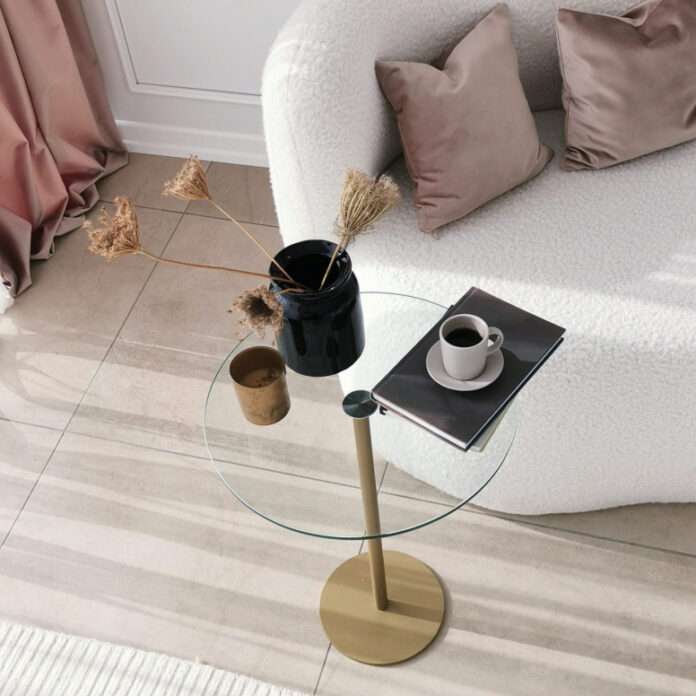 Masuta de Cafea Model Cain, 40x40x50 cm, Auriu, Blat Sticla securizata Masuta de Cafea Model Cain, 40x40x50 cm, Auriu, Blat Sticla securizata