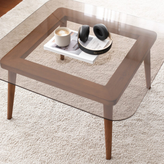 Masuta de Cafea Model Margaret, 80x80x40 cm, Nuc, Lemn masiv, Blat Sticla securizata Masuta de Cafea Model Margaret, 80x80x40 cm, Nuc, Lemn masiv, Blat Sticla securizata