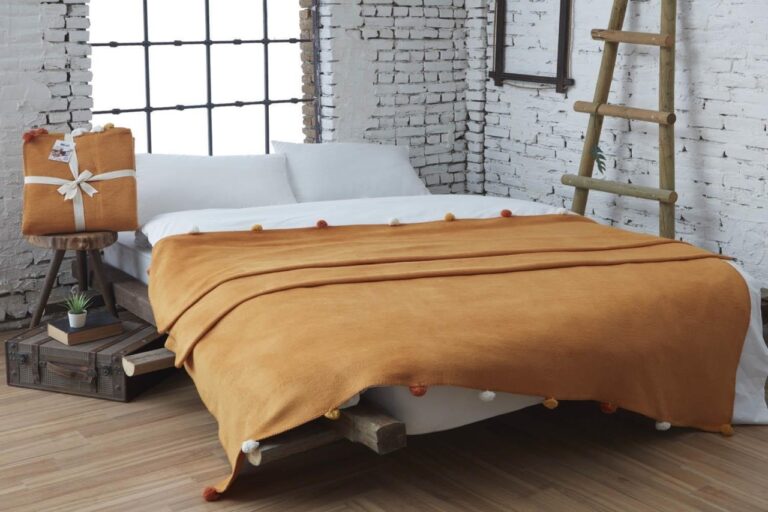 Patura pentru Pat 1 Persoana Model Pom Pom Mustard