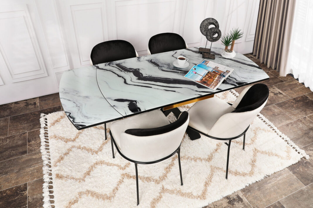 Set 4 scaune Model Dore, Crem/Negru, 54x55x86 cm Set 4 scaune Model Dore, Crem/Negru, 54x55x86 cm