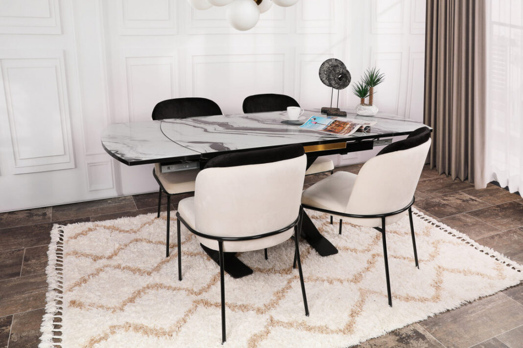 Set 4 scaune Model Dore, Crem/Negru, 54x55x86 cm Set 4 scaune Model Dore, Crem/Negru, 54x55x86 cm