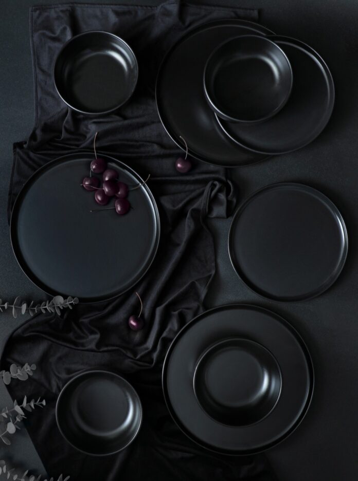 set-vesela-din-ceramica-18-bucati-x134710-negru-28x28x2-cm220839