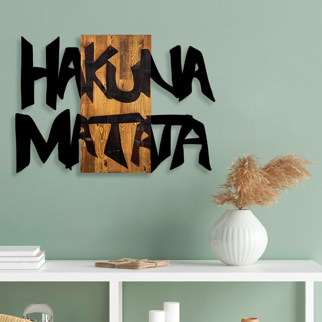 Tablou din lemn si metal Hakuna Negru 77x3x58 cm Tablou din lemn si metal Hakuna Negru 77x3x58 cm