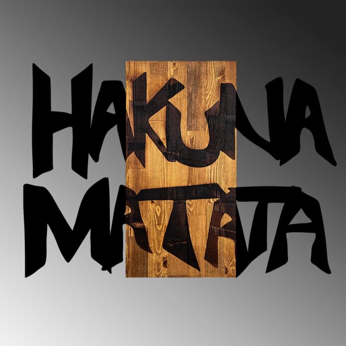 Tablou din lemn si metal Hakuna Negru 77x3x58 cm Tablou din lemn si metal Hakuna Negru 77x3x58 cm