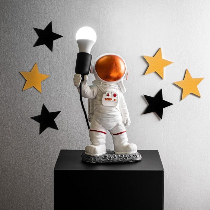 Veioză Astronaut Multicolor 20x32x15 cm Veioză Astronaut Multicolor 20x32x15 cm