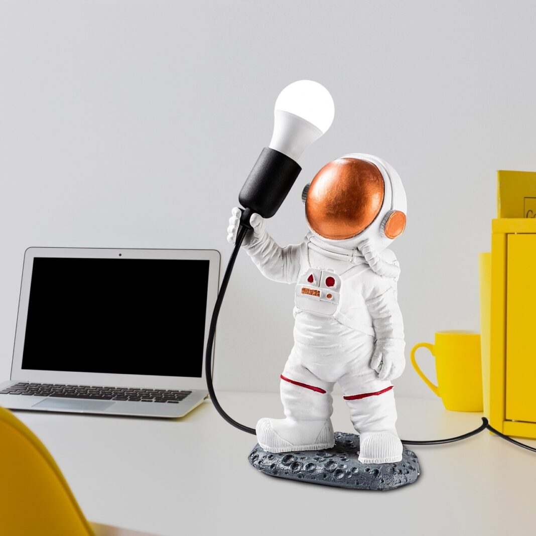 Veioză Astronaut Multicolor 20x32x15 cm Veioză Astronaut Multicolor 20x32x15 cm